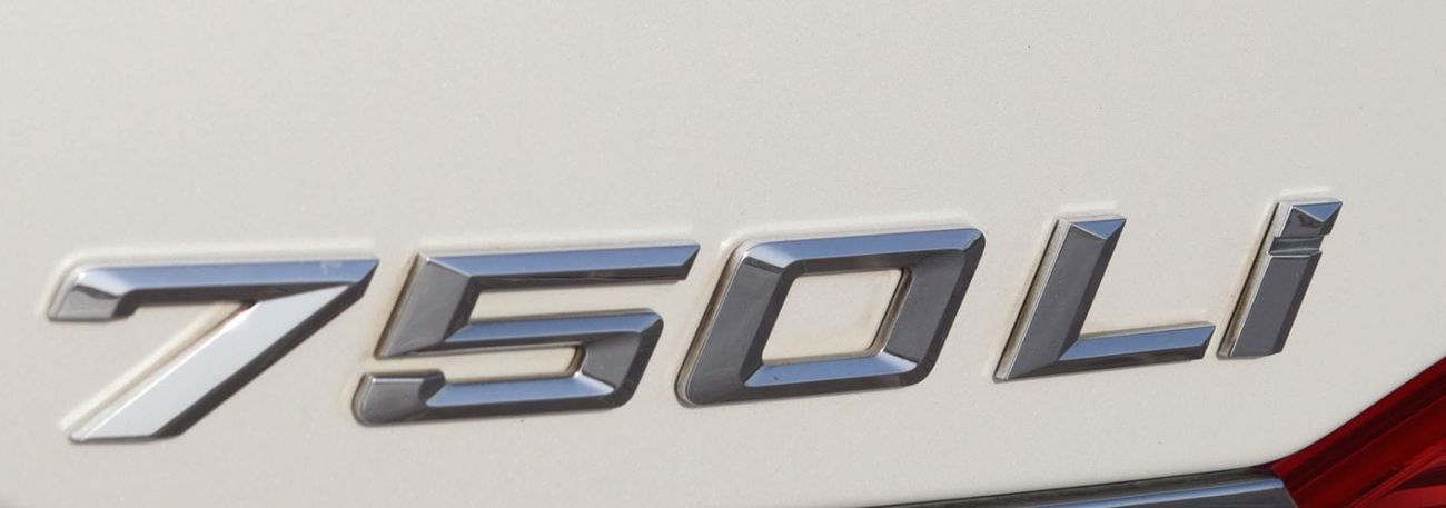 بي أم دبليو 750Li xDrive 4.4L (523 HP)