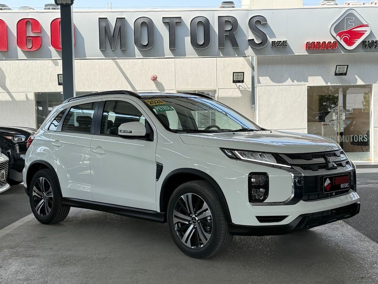 ميتسوبيشي ASX 2.0 LUXURY 4WD PANORAMA **EXPORT ONLY**التصدير فقط خارج الخليج***