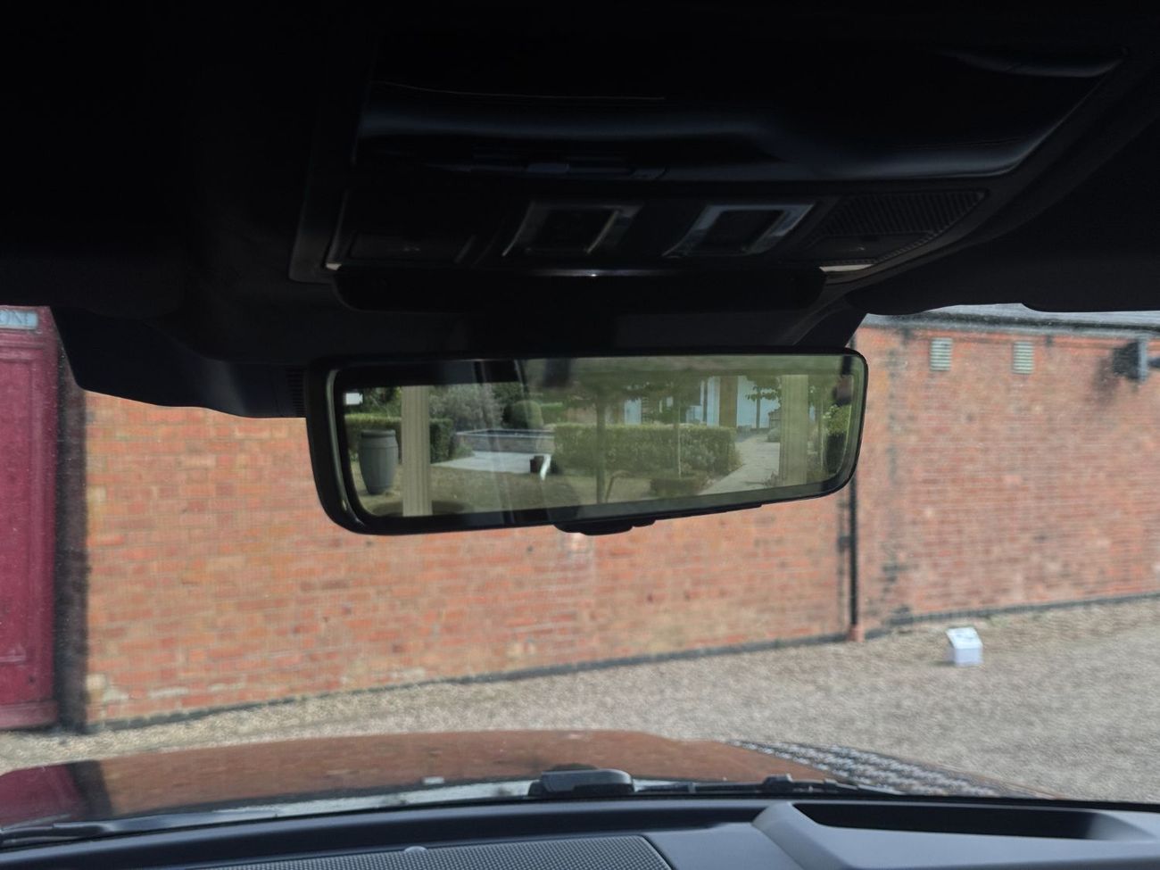 لاند روفر ديفندر 110 X P425 5.0L V8 IN RIGHT HAND DRIVE