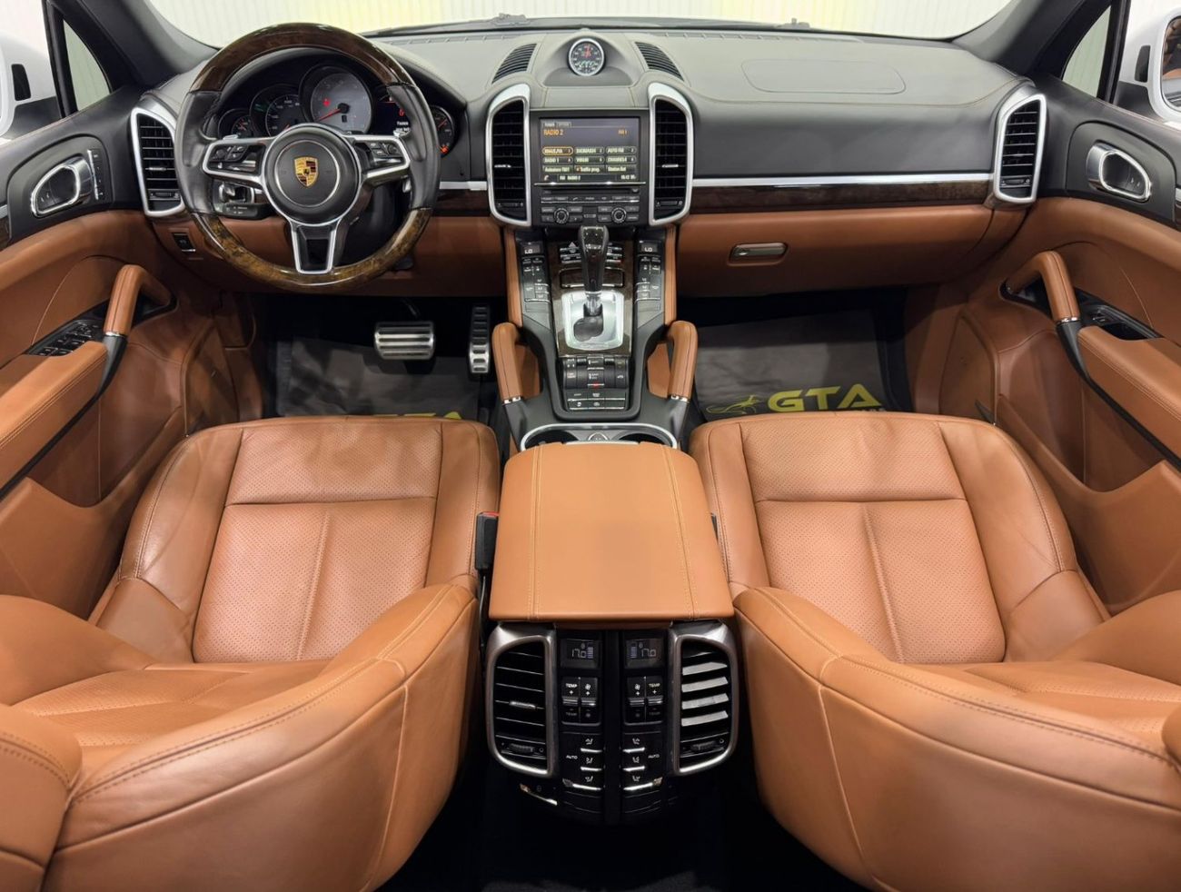 Porsche Cayenne S Platinum Edition 3.6L 2016 Porsche Cayenne S, Service History, Excellent Condition, GCC