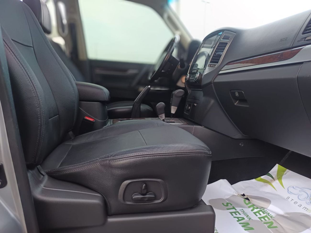 ميتسوبيشي باجيرو GLS Highline 3.8L full option