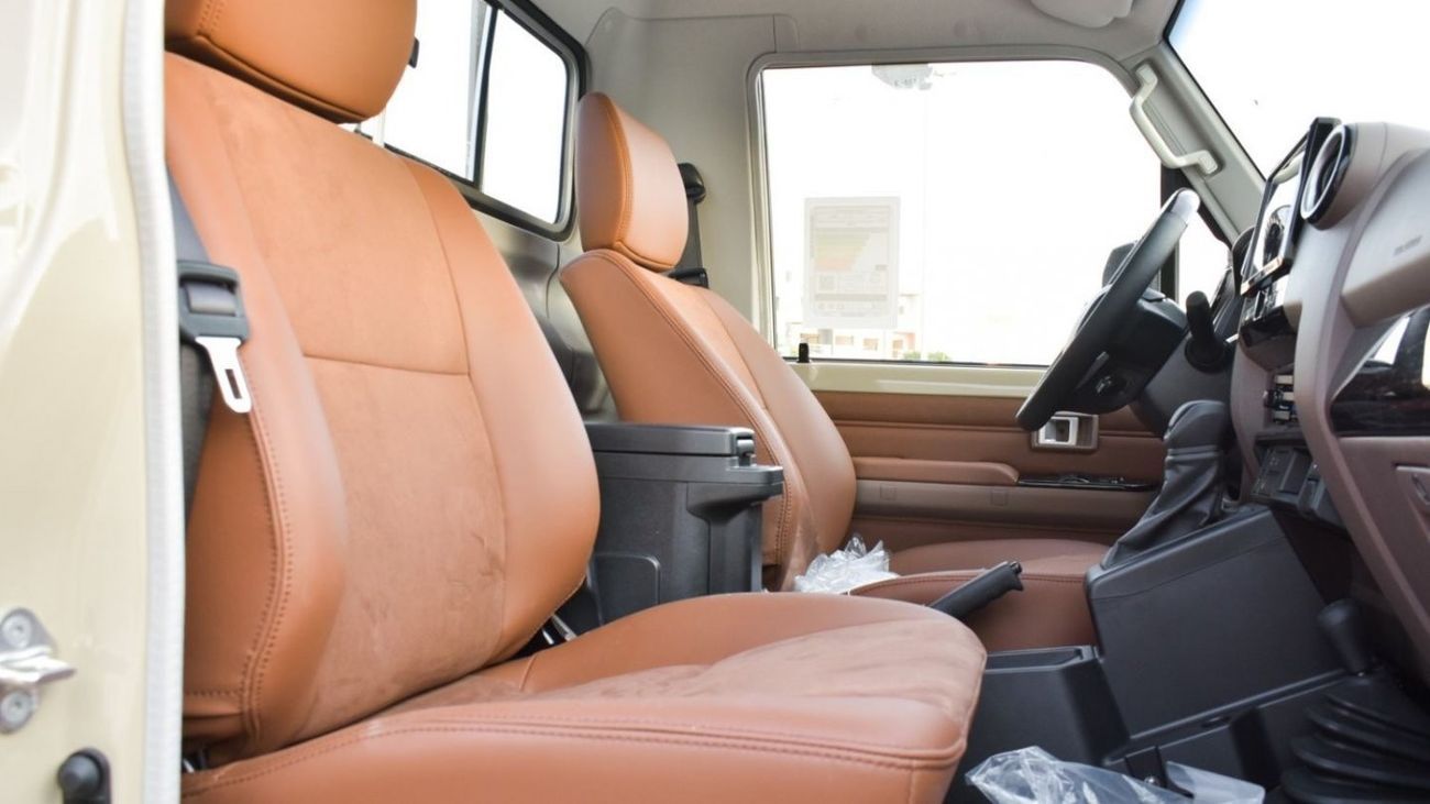 تويوتا لاند كروزر بيك آب LC79 Pickup 4.0L Full Option Automatic