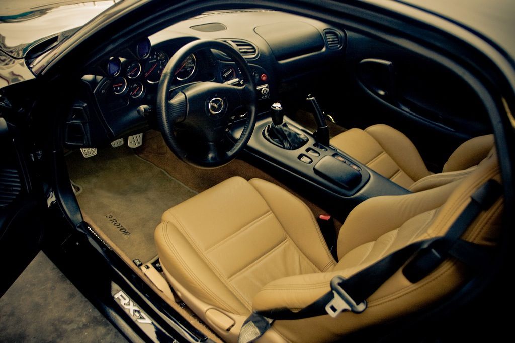 Mazda RX7 interior - Seats