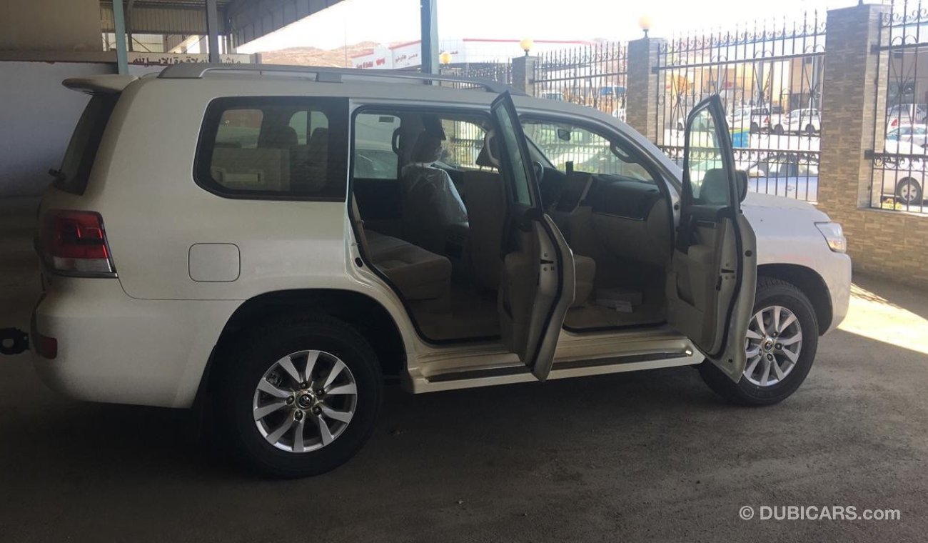 Toyota Land Cruiser v6 gxr  petrol