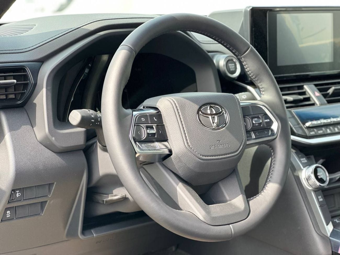 تويوتا لاند كروزر GXR 3.5L PTR A/T // 2026 // STD with Sunroof , Cool Box , Cruise Control // Special Offer // By Form