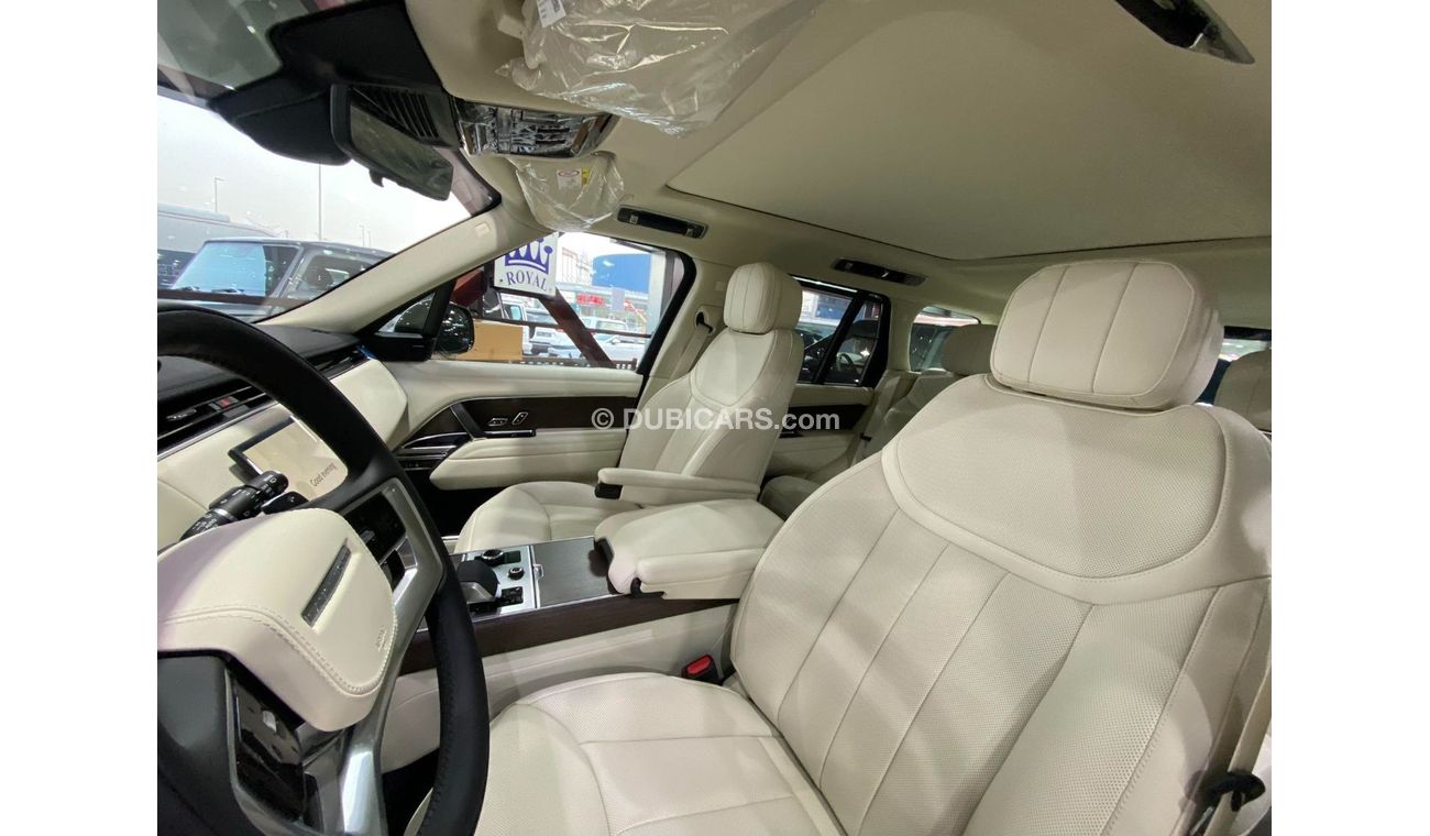 Land Rover Range Rover BRAND NEW GCC SPEC UNDER WARRANTY AND SERVICE CONTRACT
