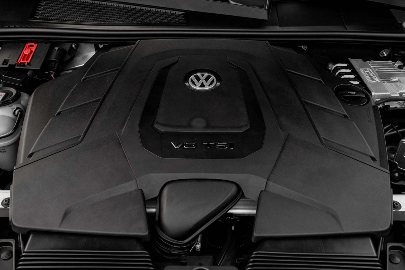 Volkswagen Touareg Touareg Atmosphere - Highline | 2,879 P.M | 0% Downpayment | LOW KMS!