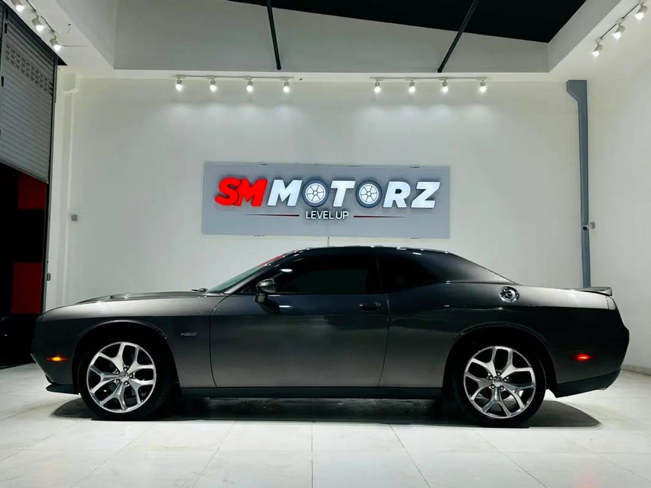 Dodge Challenger R/T Plus 5.7L (372 HP) V8 R/T HEMI 5.7 LITRE GCC SPECS FULL OPTION