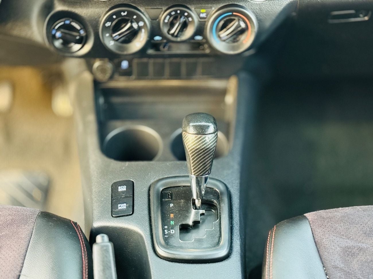 تويوتا هيلوكس Toyota Hilux GR Sport 2.7L V4