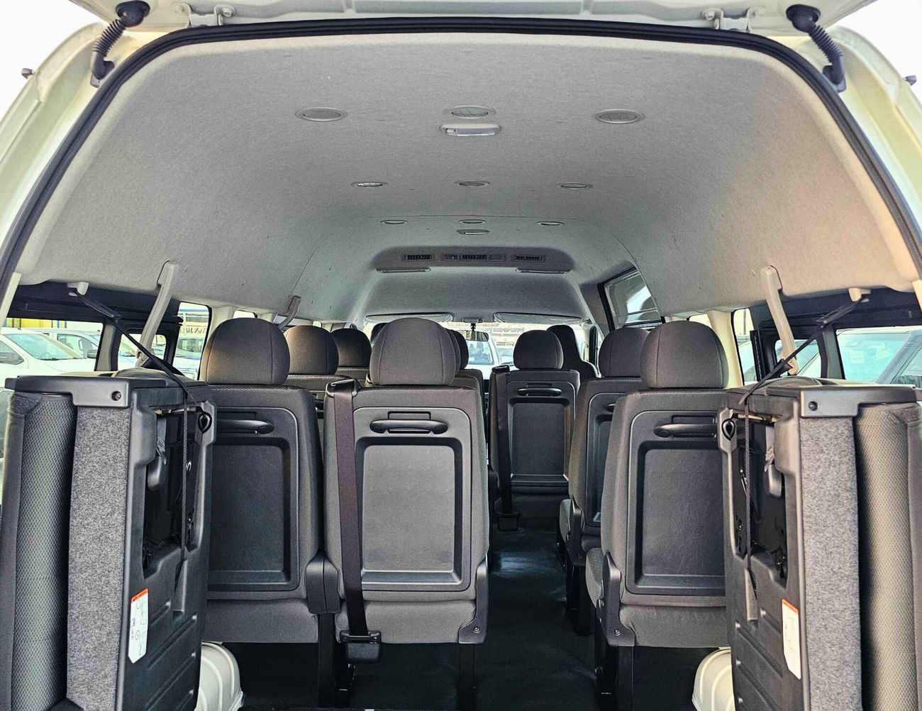 Toyota Hiace HIGHROOF / DX / OLD SHAPE / M/T / 2.5L V4 DIESEL / BLACK BUMPER / 13 STR(FOR AFRICA) (CODE # DX)