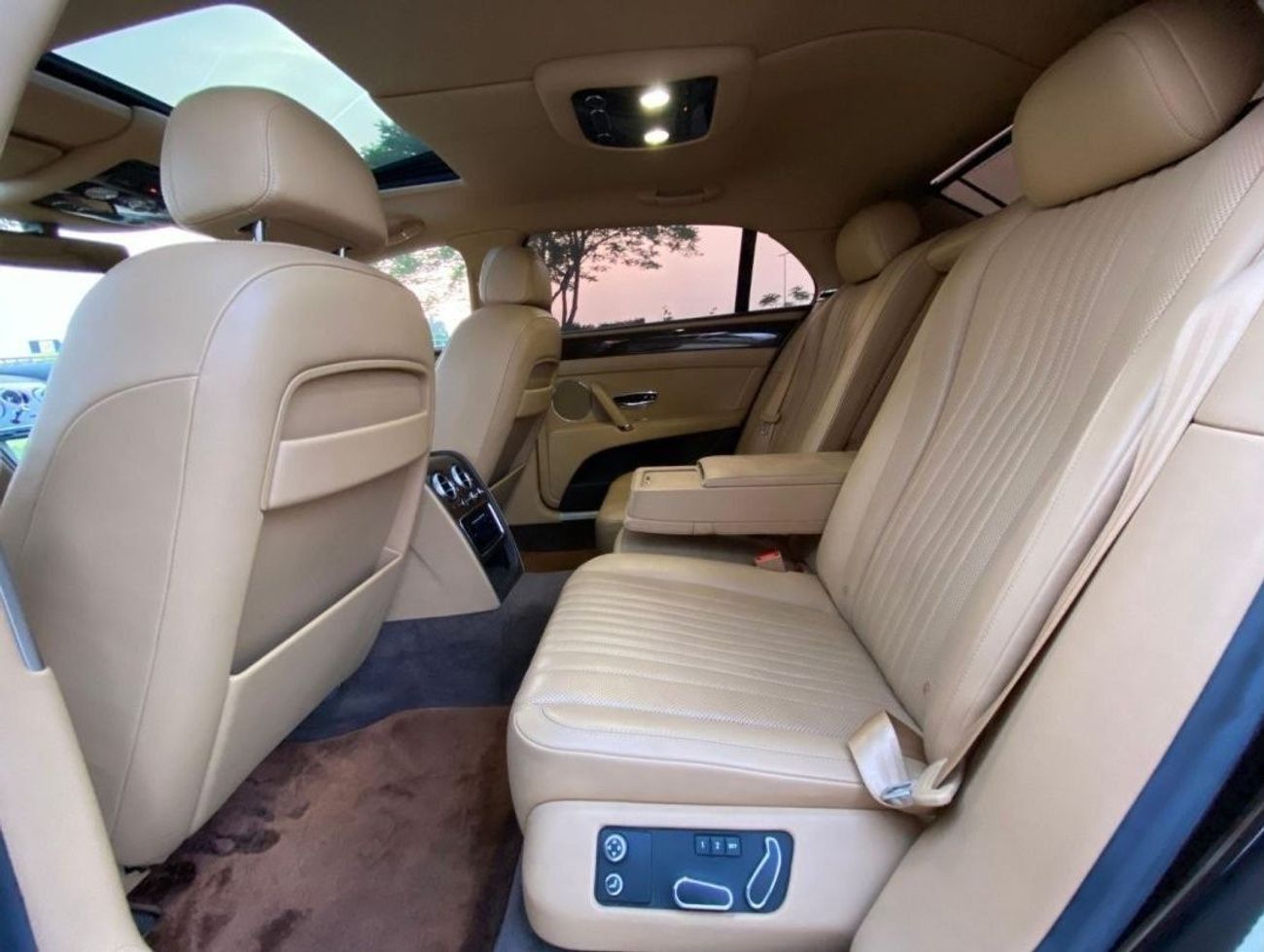 بنتلي فلاينج سبور BENTLEY FLYING SPUR V8S 2018 - 2 KEYS - EXCELLENT CONDITION