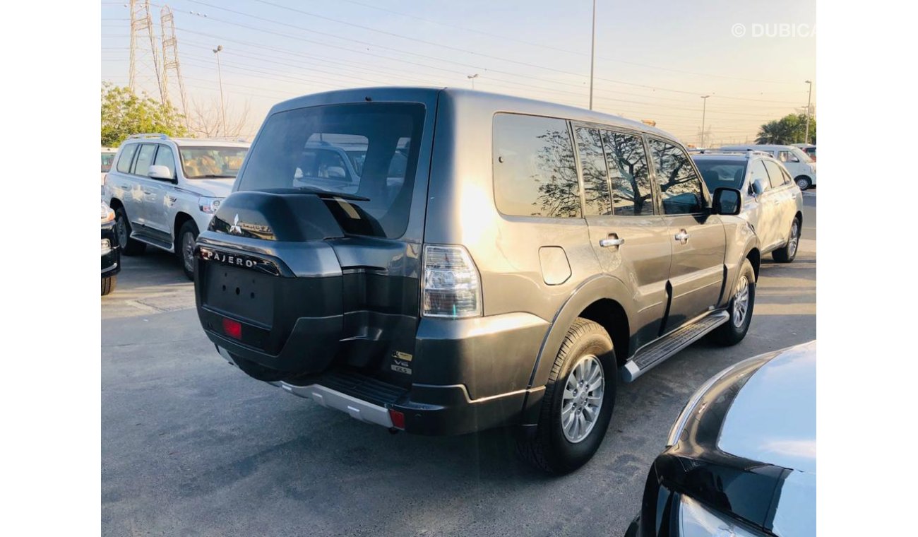 ميتسوبيشي باجيرو 3.5L PETROL, LEATHER SEATS