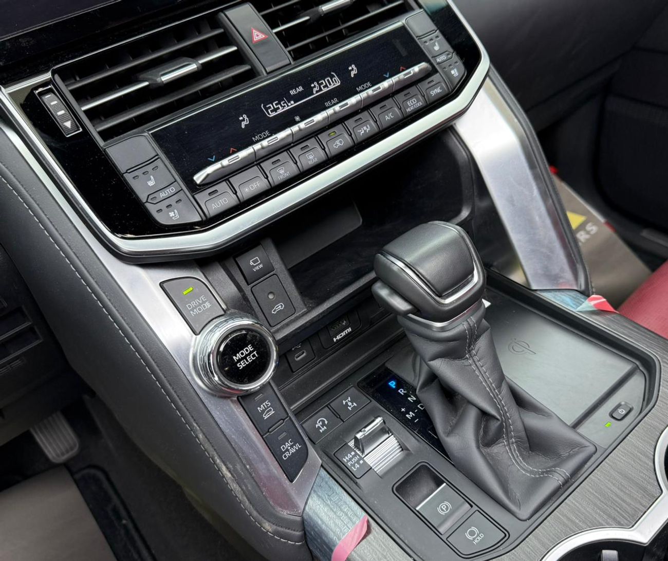 تويوتا لاند كروزر VXR 3.5L 2025 Toyota Land Cruiser VXR, Toyota Warranty+Service Contract+Full Service History ,GCC