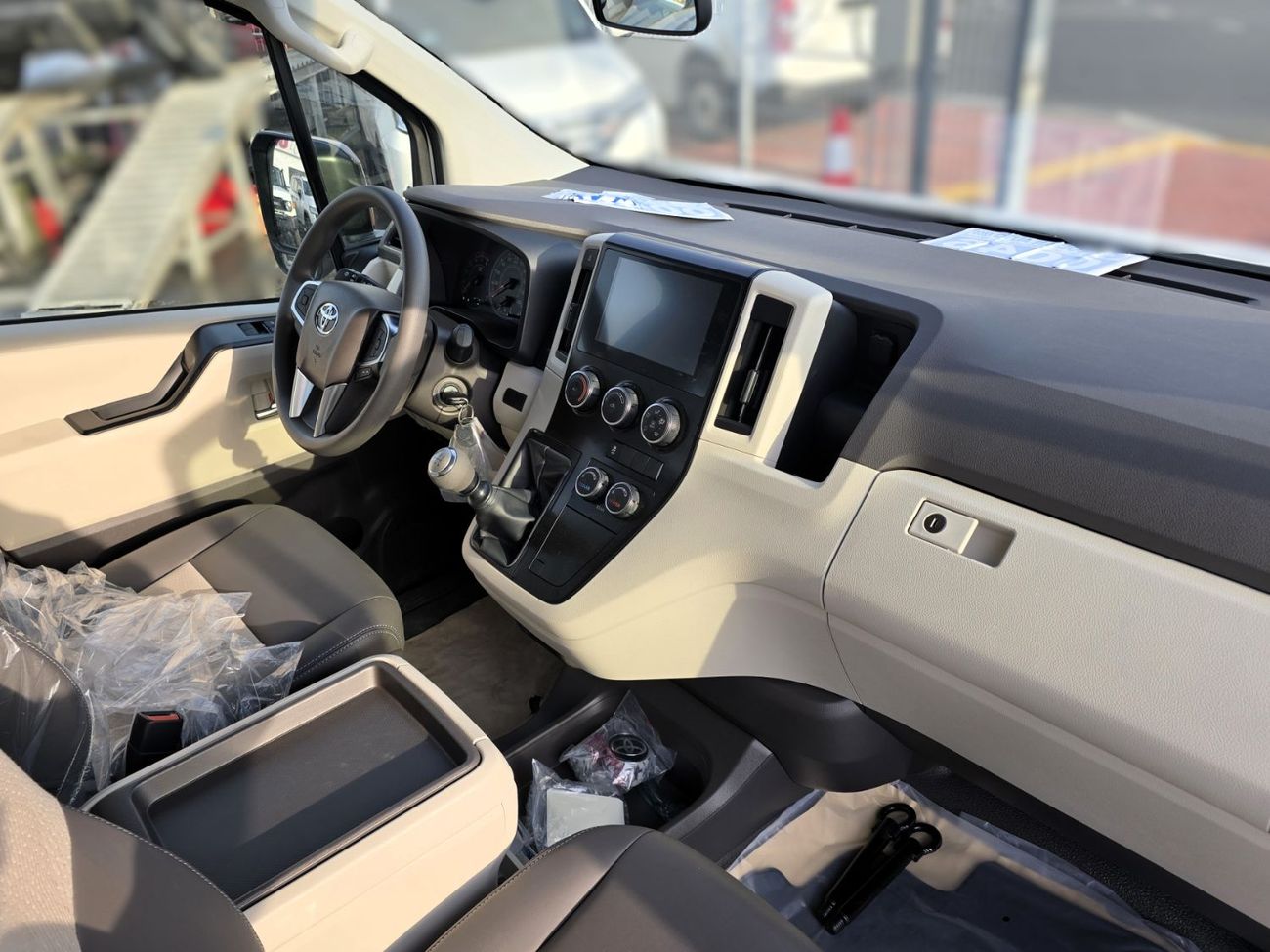 تويوتا هاياس Commuter GL  2.8L M/T Diesel 2026 Model