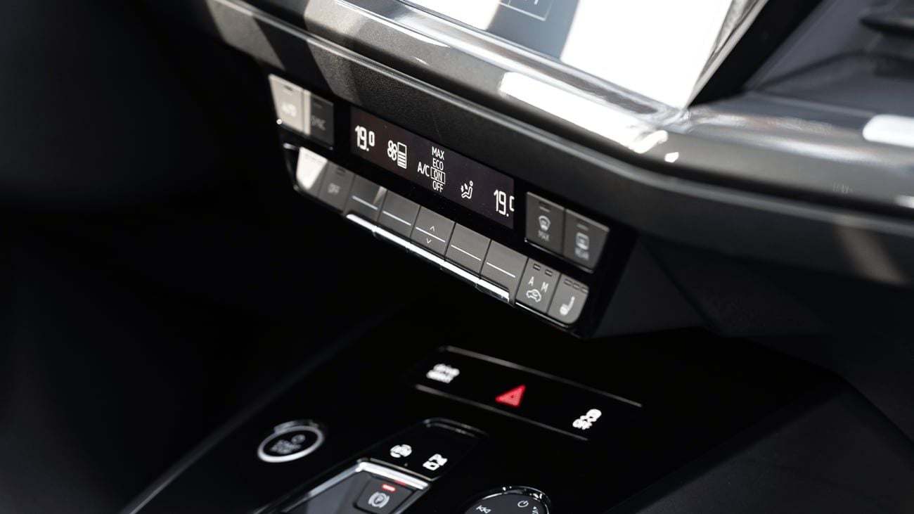 Audi Q4 etron 2025 | AUDI E-TRON Q4 40 TOP VERSION [ EXPORT ONLY ]