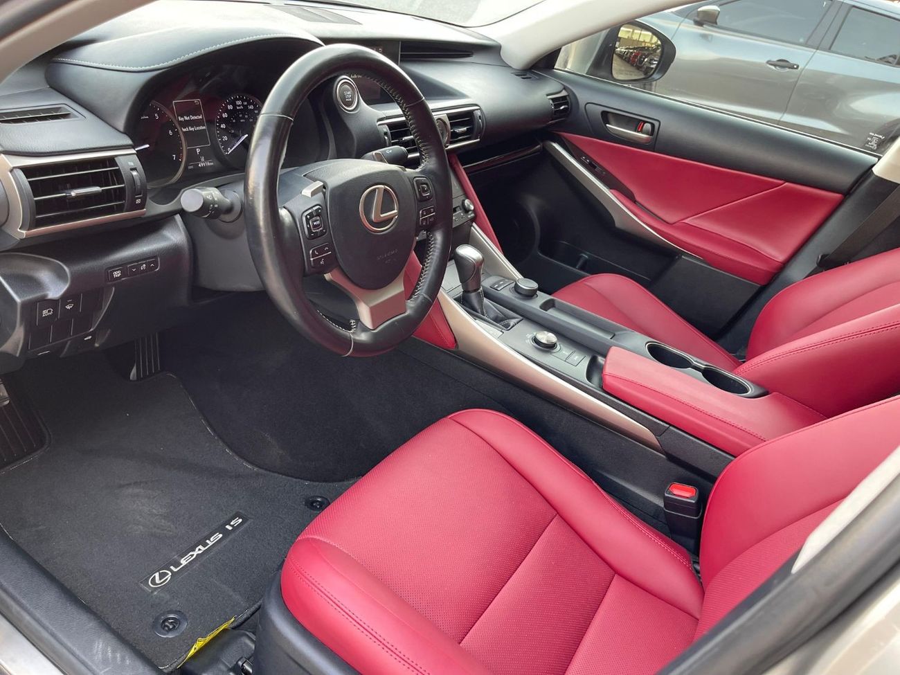 لكزس IS 350 F-Sport Platinum 3.5L IS 3.5L V6 / PLATINUM / CLEAN TITLE / 1290 AED MONTHLY