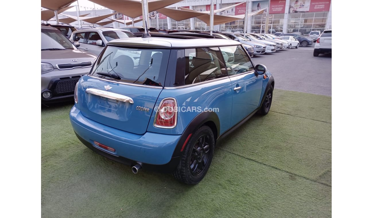 Mini Cooper 1600 cc, American specifications, 2013 model, panorama, cruise control, automatic sensor wheels, lea