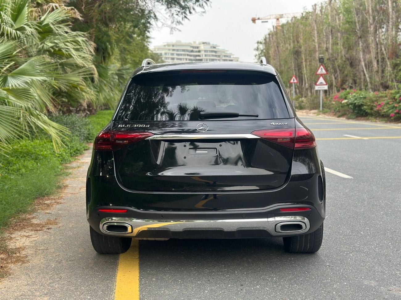 مرسيدس بنز GLE 300 GLE 300d 4MATIC | 2025 Diesel | 2.0L 4-cylinder 270 HP | Low Mileage | Like New