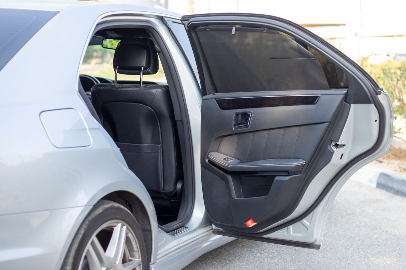 مرسيدس بنز E 350 Mercedes-Benz E350 2010, 3.5L V6, Automatic, RWD. Mileage: 180,000 km. Excellent condition inside an