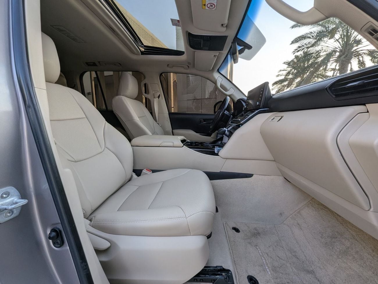 Toyota Land Cruiser GXR Top LHD 2022 MODEL Year 3.3L V6 Diesel Engine Twin turbo colour Brown interior Beige push start