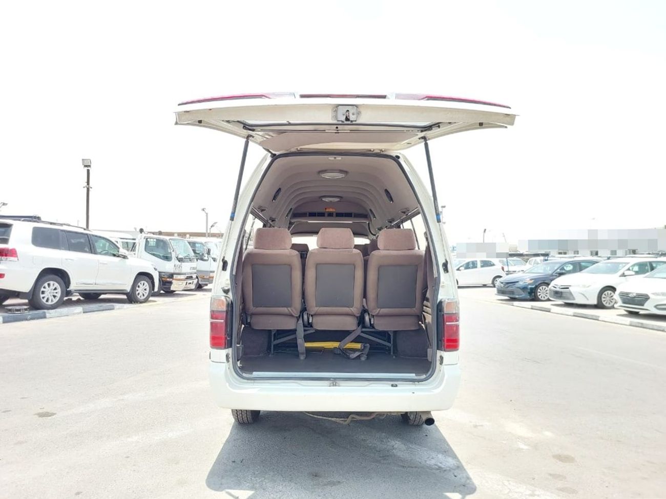 Toyota Hiace TOYOTA HIACE COMMUTER VAN RHD 2001 MODEL 3.0 L DIESEL AUTOMATIC(PM02656)