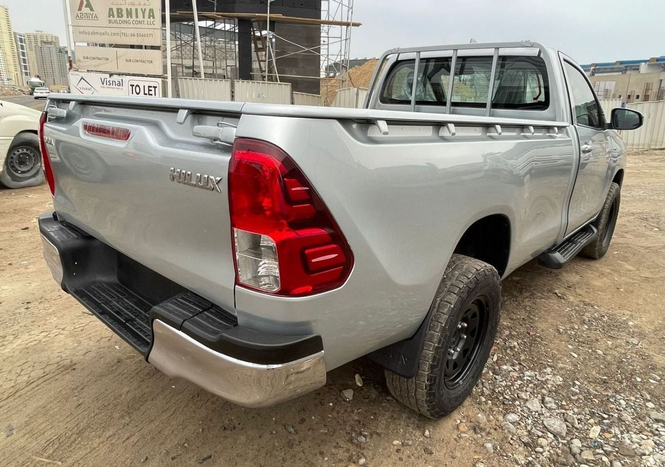 تويوتا هيلوكس GLX diesel engine ,2.8 liter ,manual gear ,year model 2024 ,right hand drive ,only for export availa