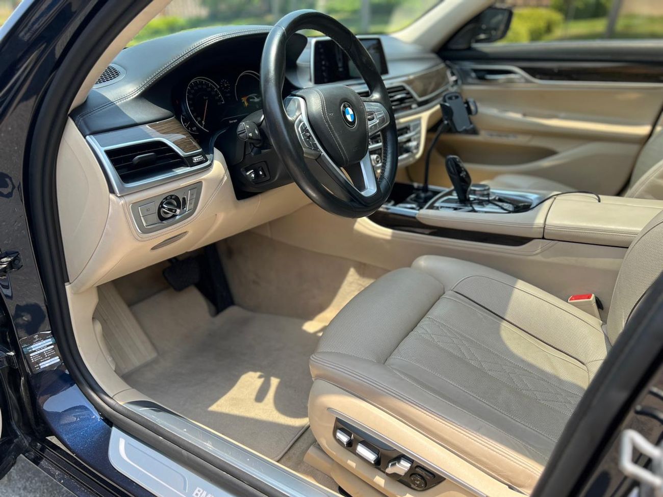 BMW 750i 7 SERIES | X-DRIVE | FULL OPTION | BLUE EXTERIOR COLOR | REAR VIEW CAMERA | ELECTRIC SEAT | SUNROOF