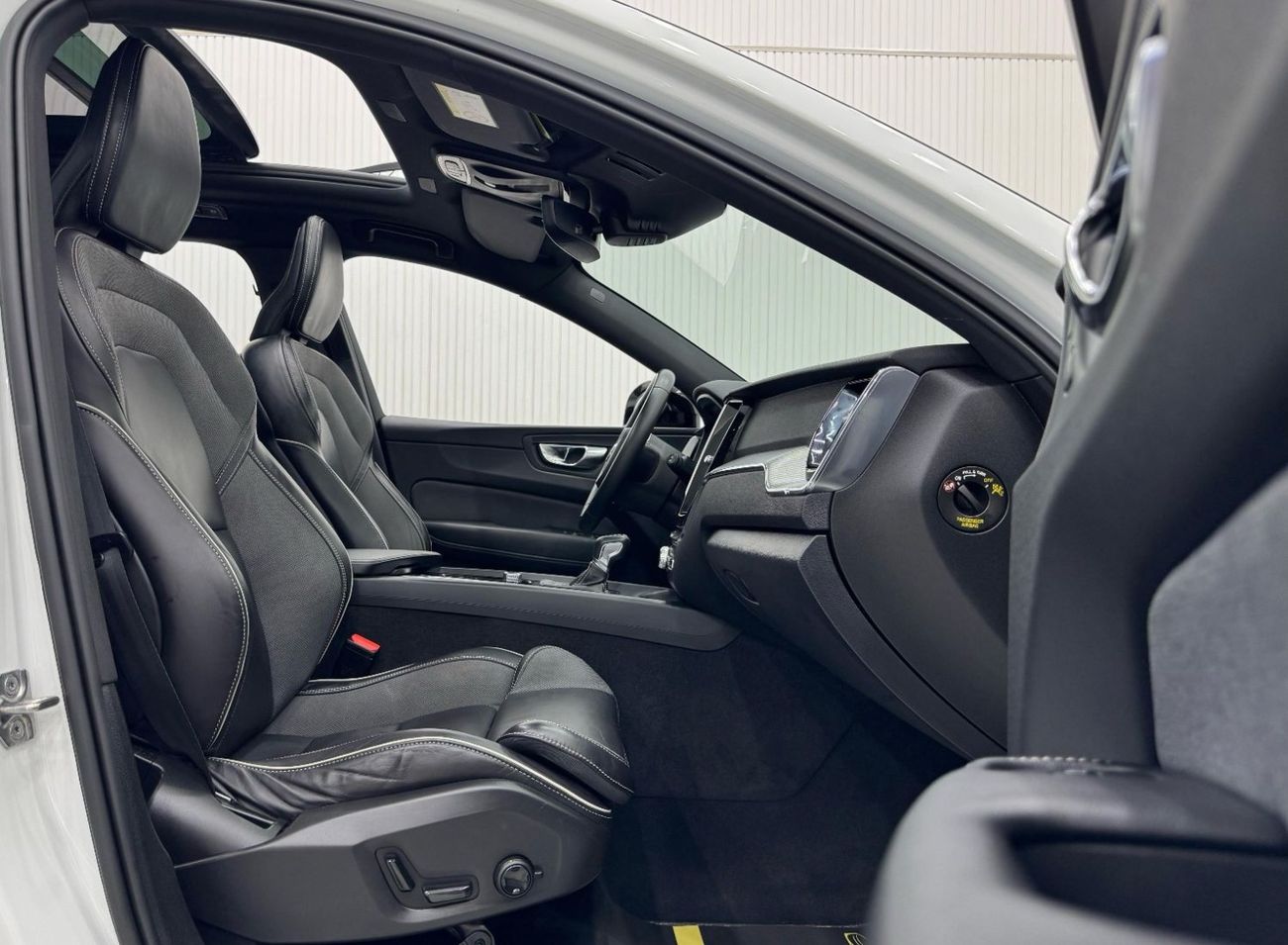 Volvo XC60 T5 R Design 2.0L 2021 Volvo XC60 T5 R-Design AWD, Warranty, Full Volvo Service History, Excellent Co