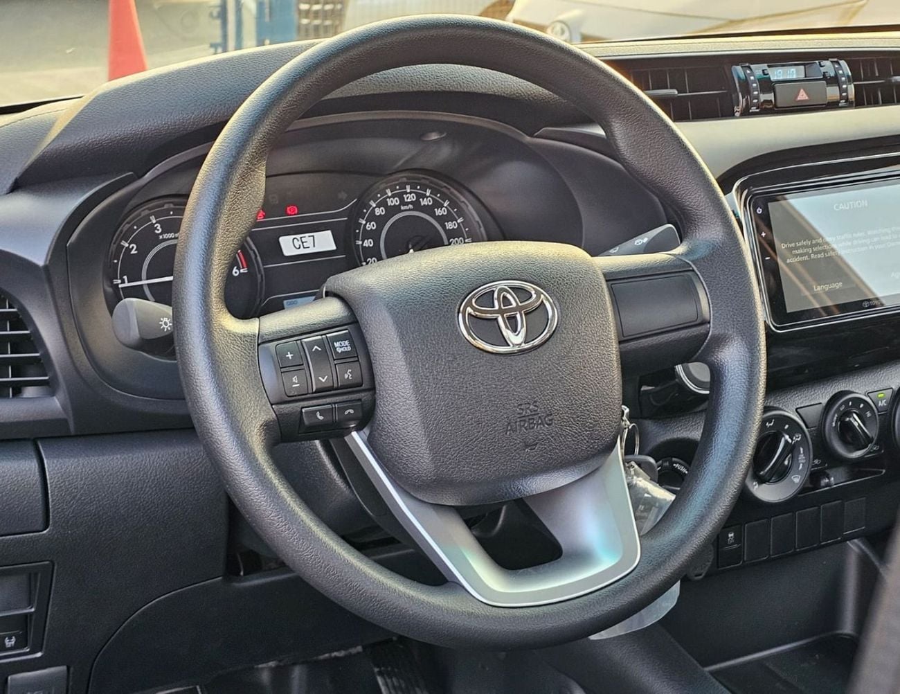 Toyota Hilux SINGLE CABIN TOYOTA HILUX SINGLE CABIN LONG BODY || 2.4L DIESEL V4 M/T 4WD | 5+2 HOOKS | PWOER WINDOW | DIFF-LOCK