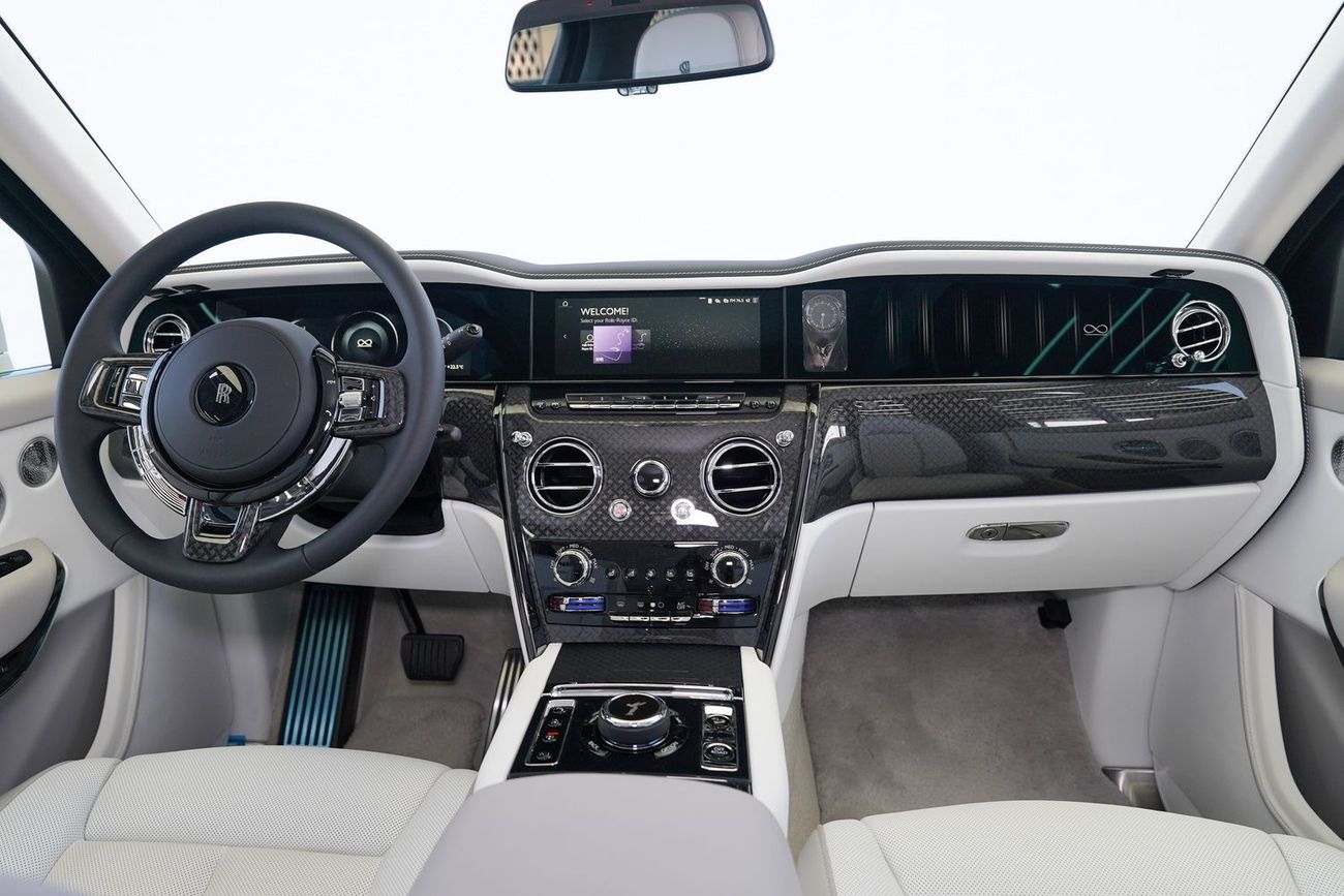 رولز رويس كولينان BLACK BADGE