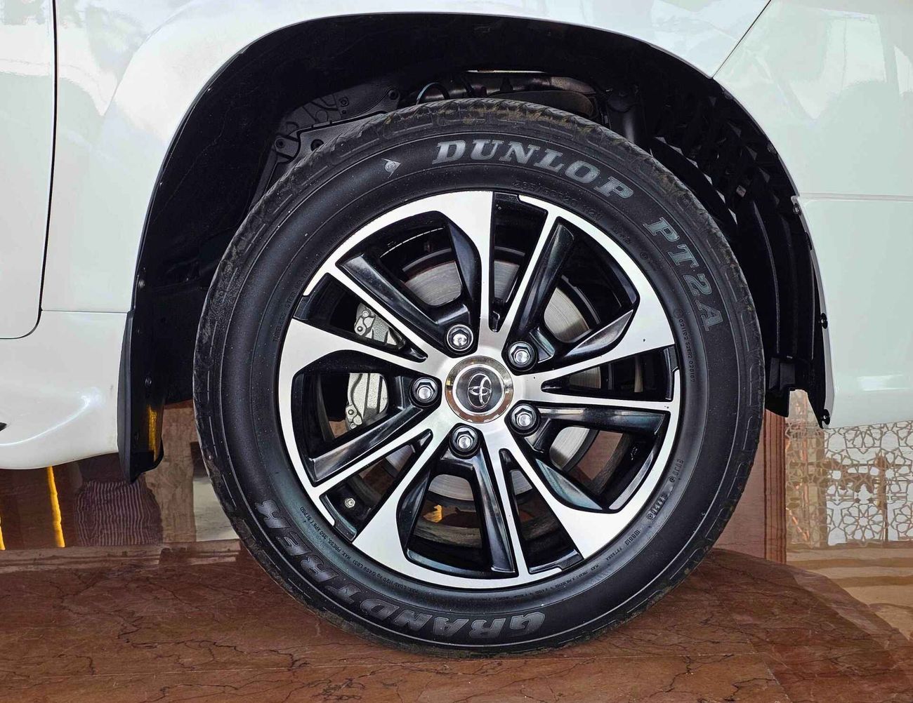 تويوتا لاند كروزر GXR/ V8 4.6L/ FULL OPTION / GCC / EXPORT ONLY / LOT#22256