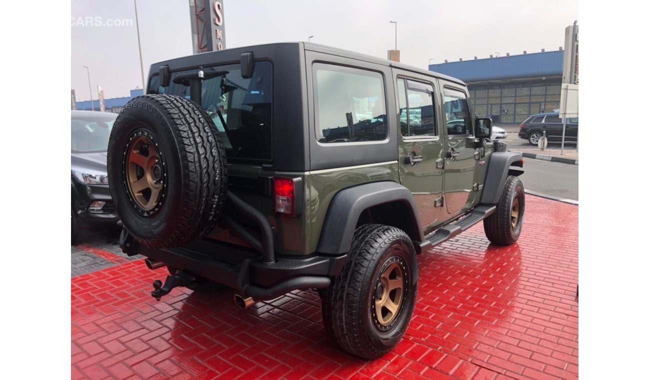 Jeep Wrangler UNLIMITED (MILITARY GREEN) GCC 2015 LOW MILEAGE IN MINT CONDITION