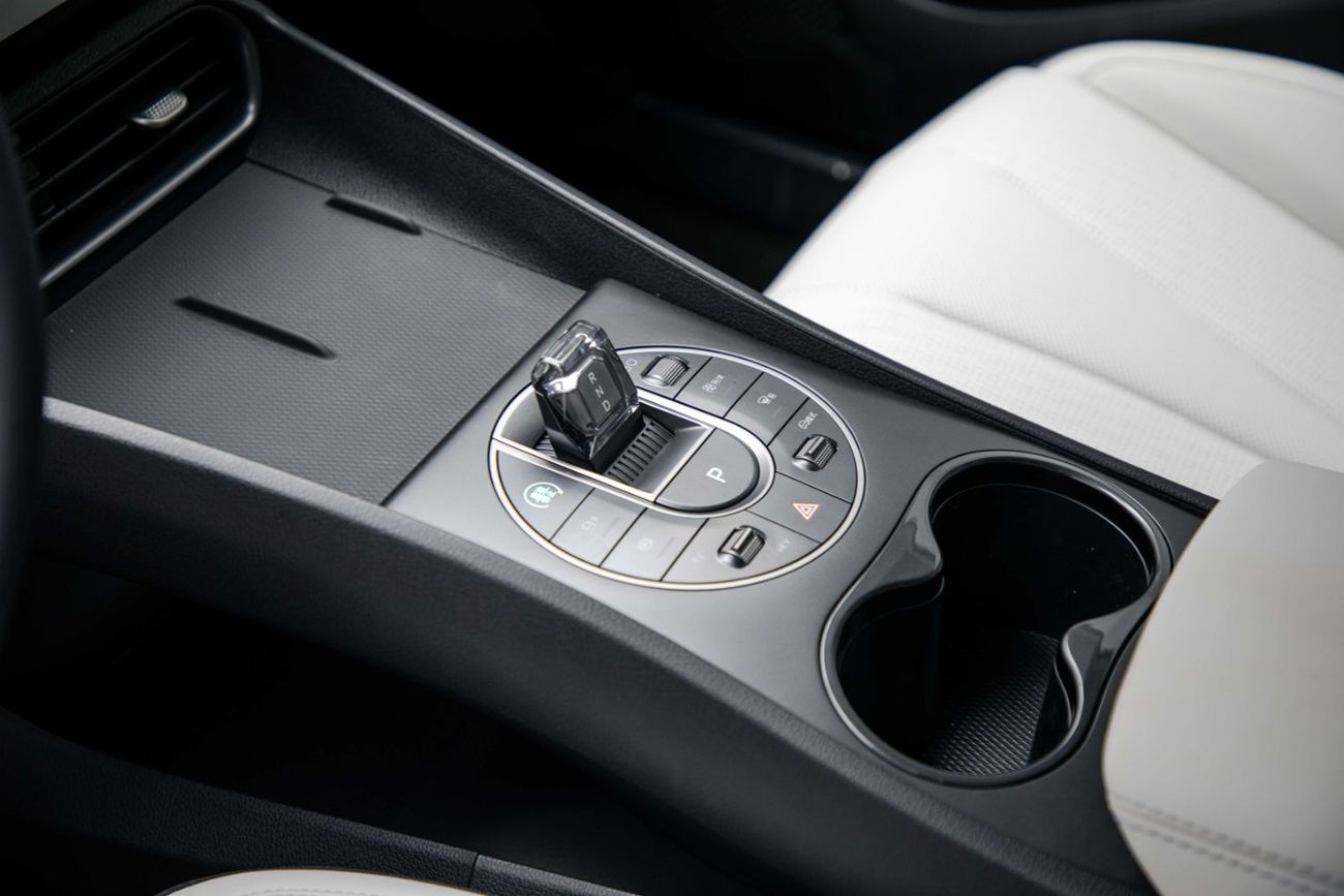 بي واي دي سيل 05 DM-i ID Luxury 1.5L - Grey Inside Grey | Export Only