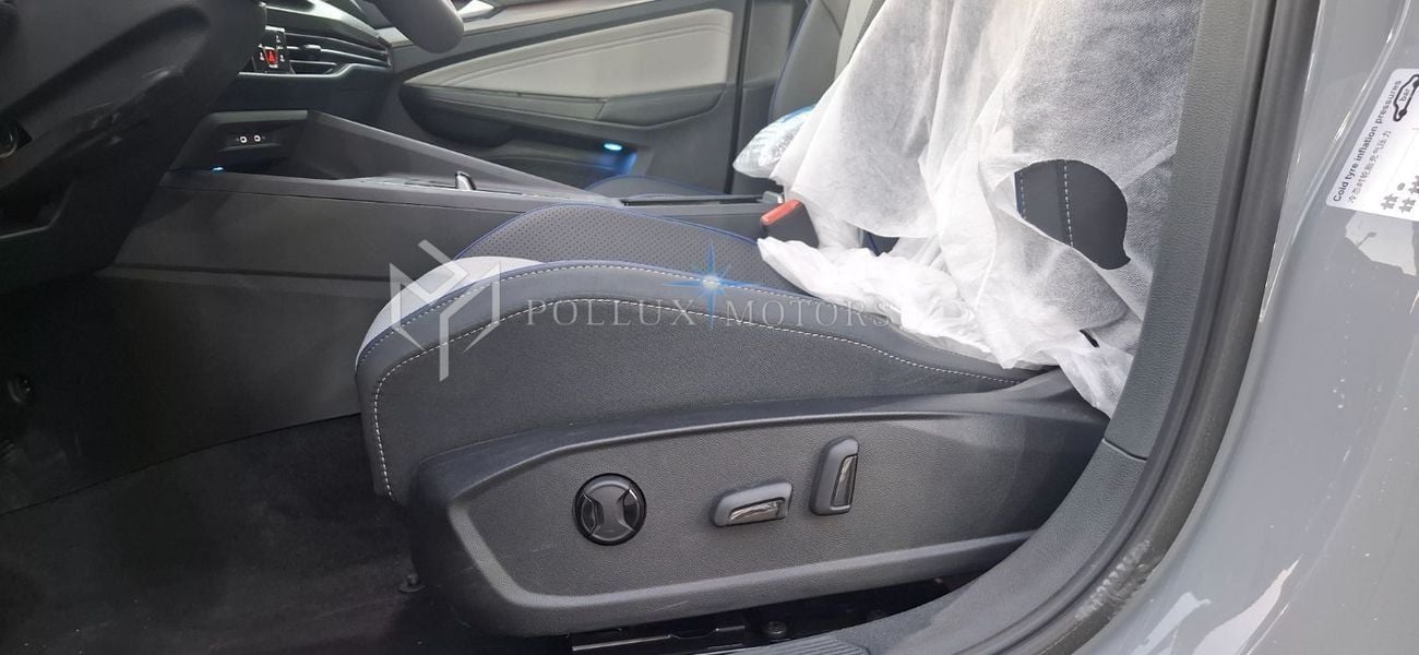 فولكس واجن جولف GOLF 8 R-LINE 1.5 TURBO 160 HP 2025