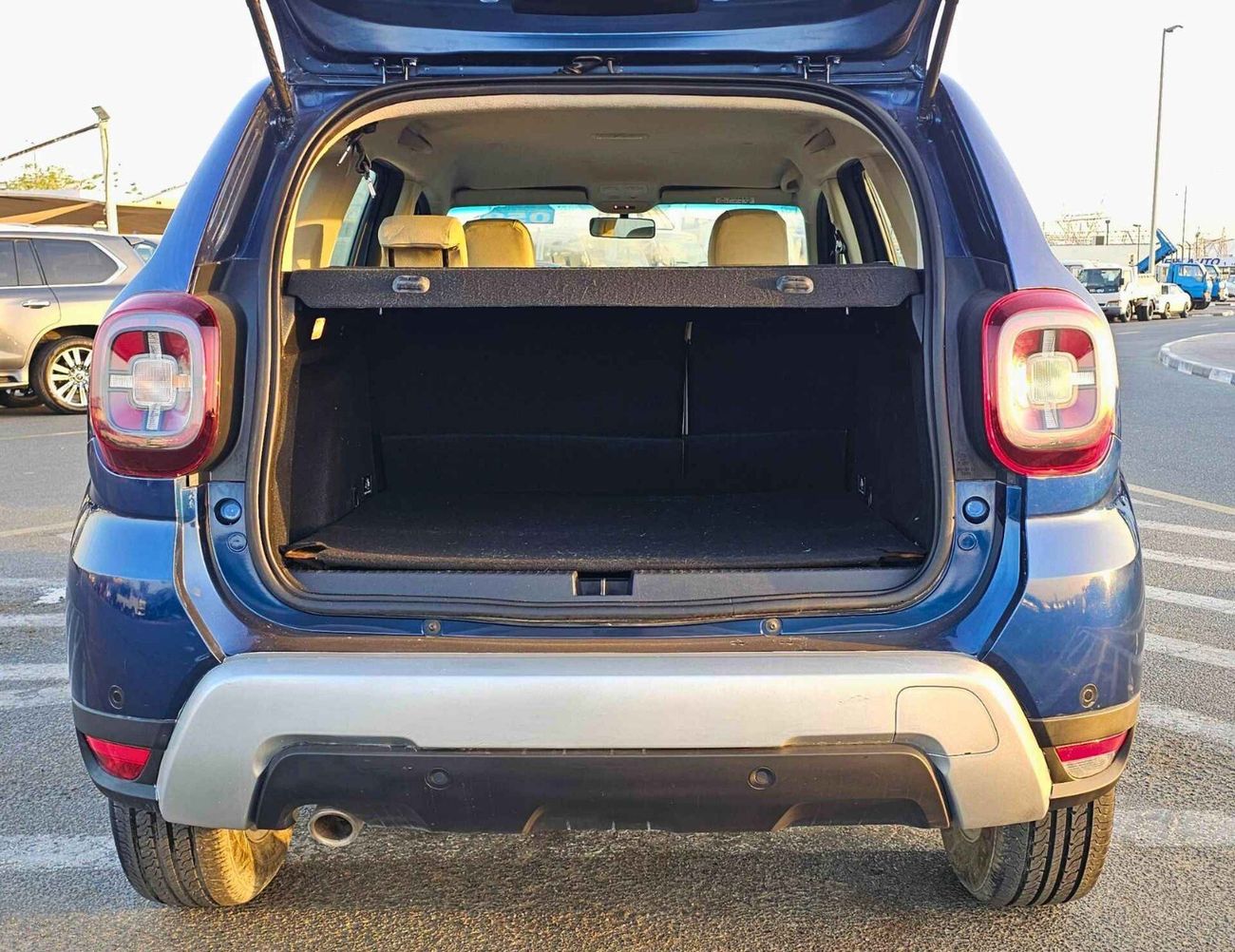 Renault Duster 2.0L 16" ALLOY RIMS / PUSH START / PARKING SENSOR / 4WD CODE#69077