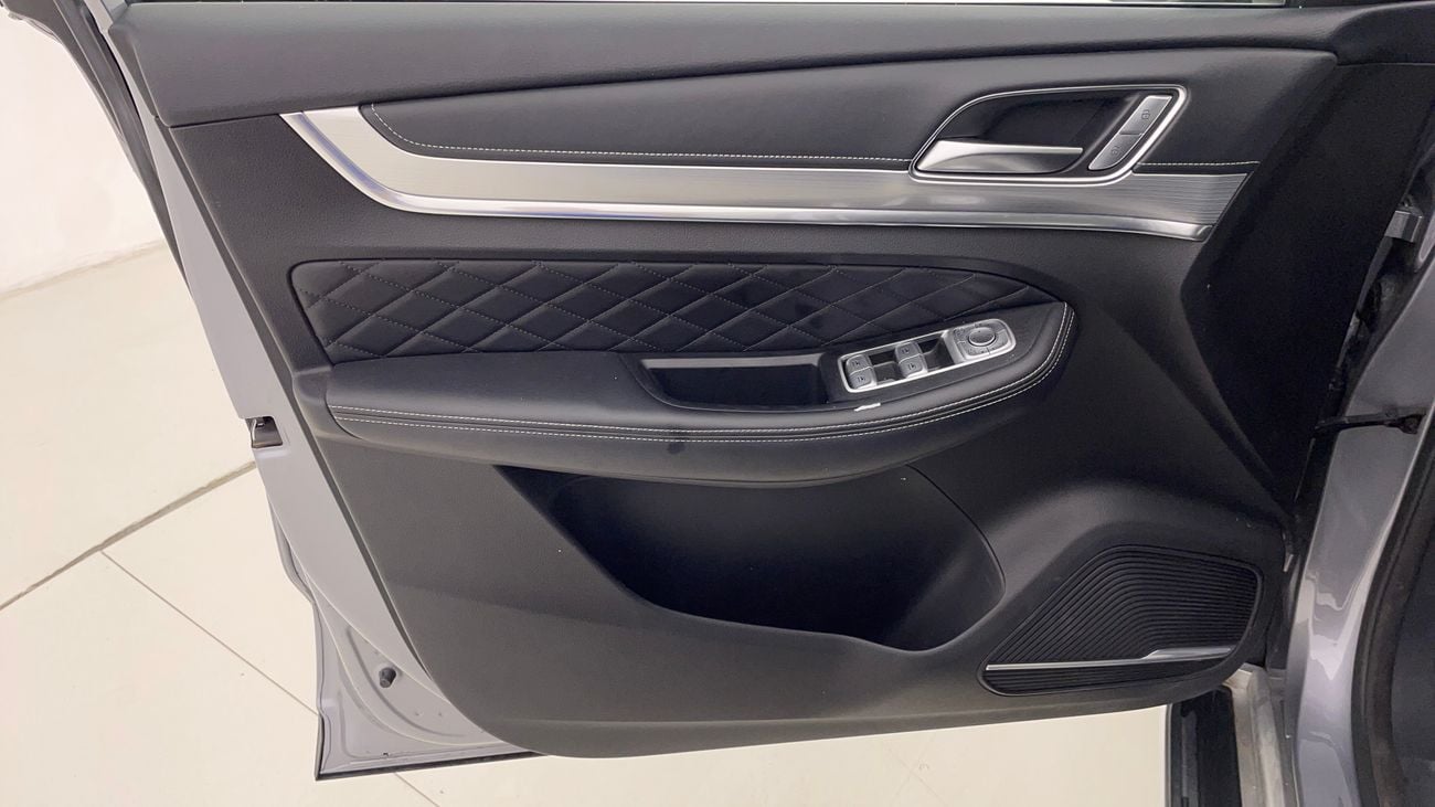 أم جي RX8 LUXURY 2 | بدون دفعة مقدمة | اختبار القيادة في المنزل