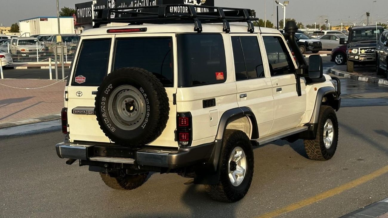تويوتا لاند كروزر 70 Diesel 4.5 Liter Right Hand Drive 5 Doors Manual Gear Power Windows