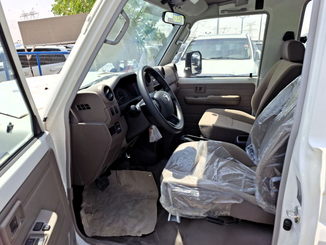 تويوتا لاند كروزر 70 Hardtop 4.0L 3 Door Automatic Petrol (Export Only)