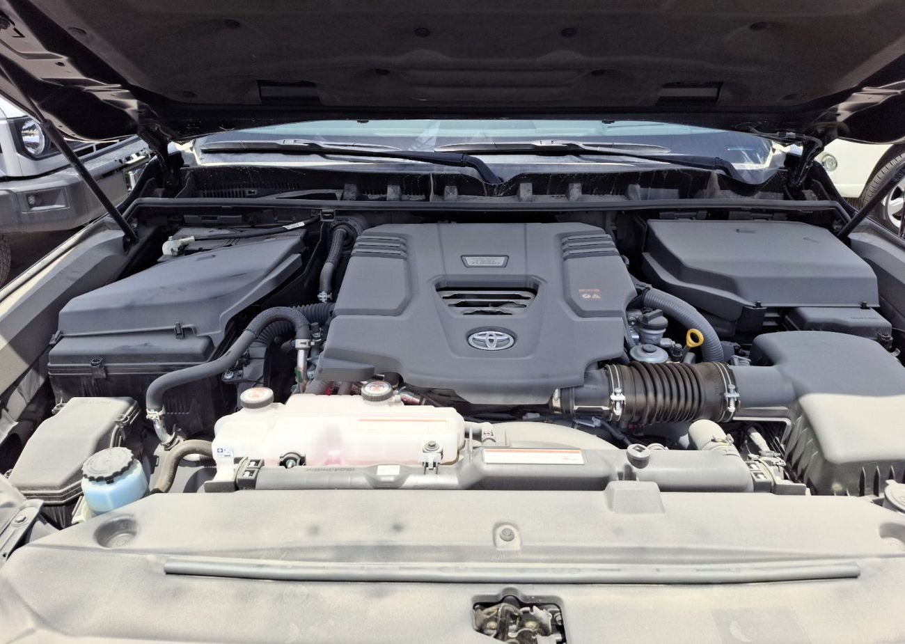 تويوتا لاند كروزر Toyota Landcruiser VXR 3.3L 2024 Black Diesel (Export Only)