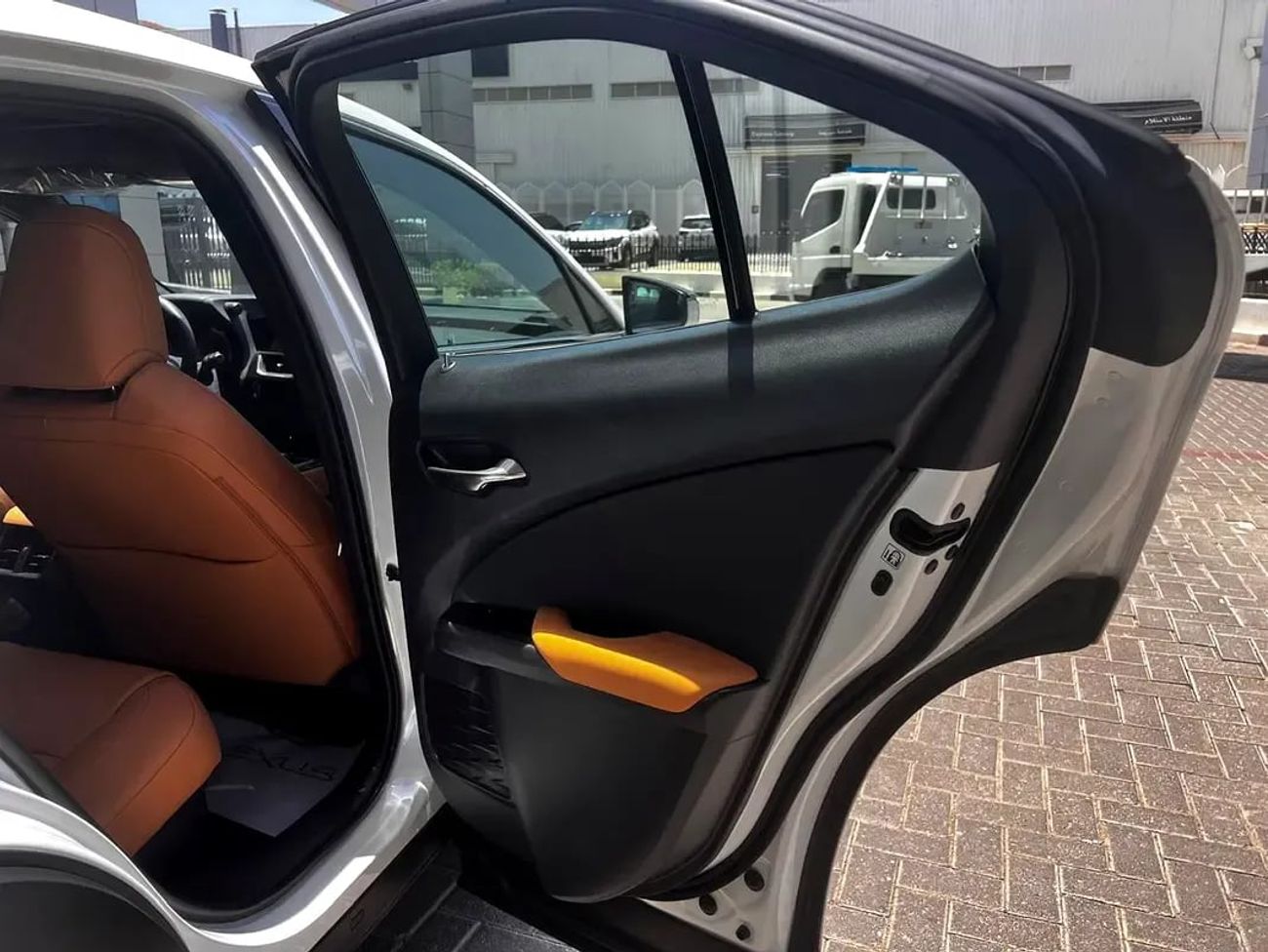 لكزس UX300h Prime Lexus UX 300e 2025 مواصفات خليجية