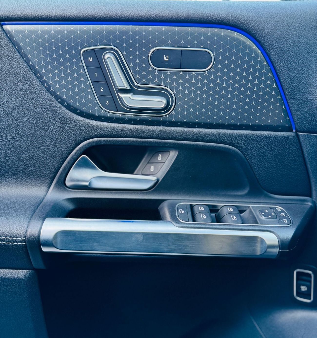 مرسيدس بنز GLB 250 Premium 2.0L (5 Seater)