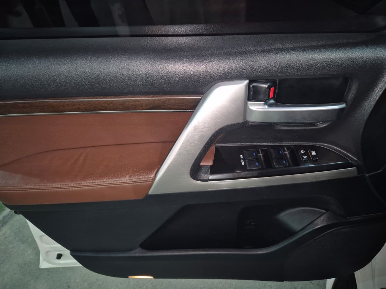 Toyota Land Cruiser VXR 5.7L 4WD TOYOTA LAND CRUISER GRAND TOURING 2020