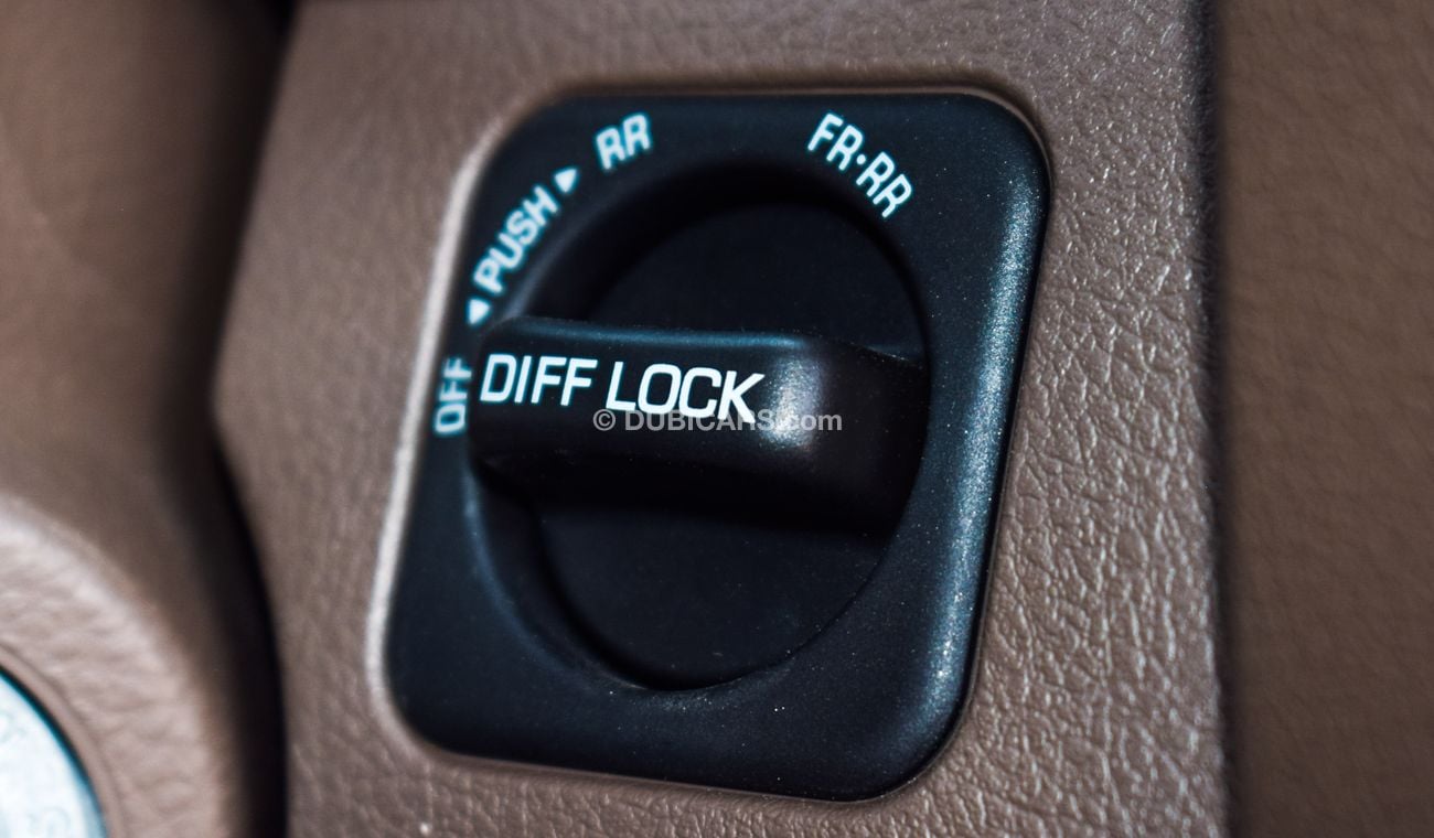 Toyota Land Cruiser Pick Up LX V6 4WD