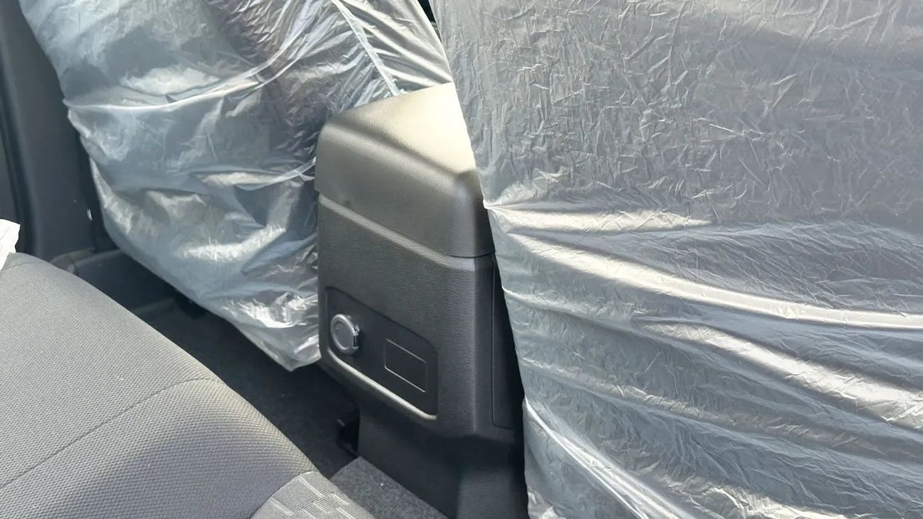 Mitsubishi L200 GLS 2.4L Petrol DC 4WD Manual