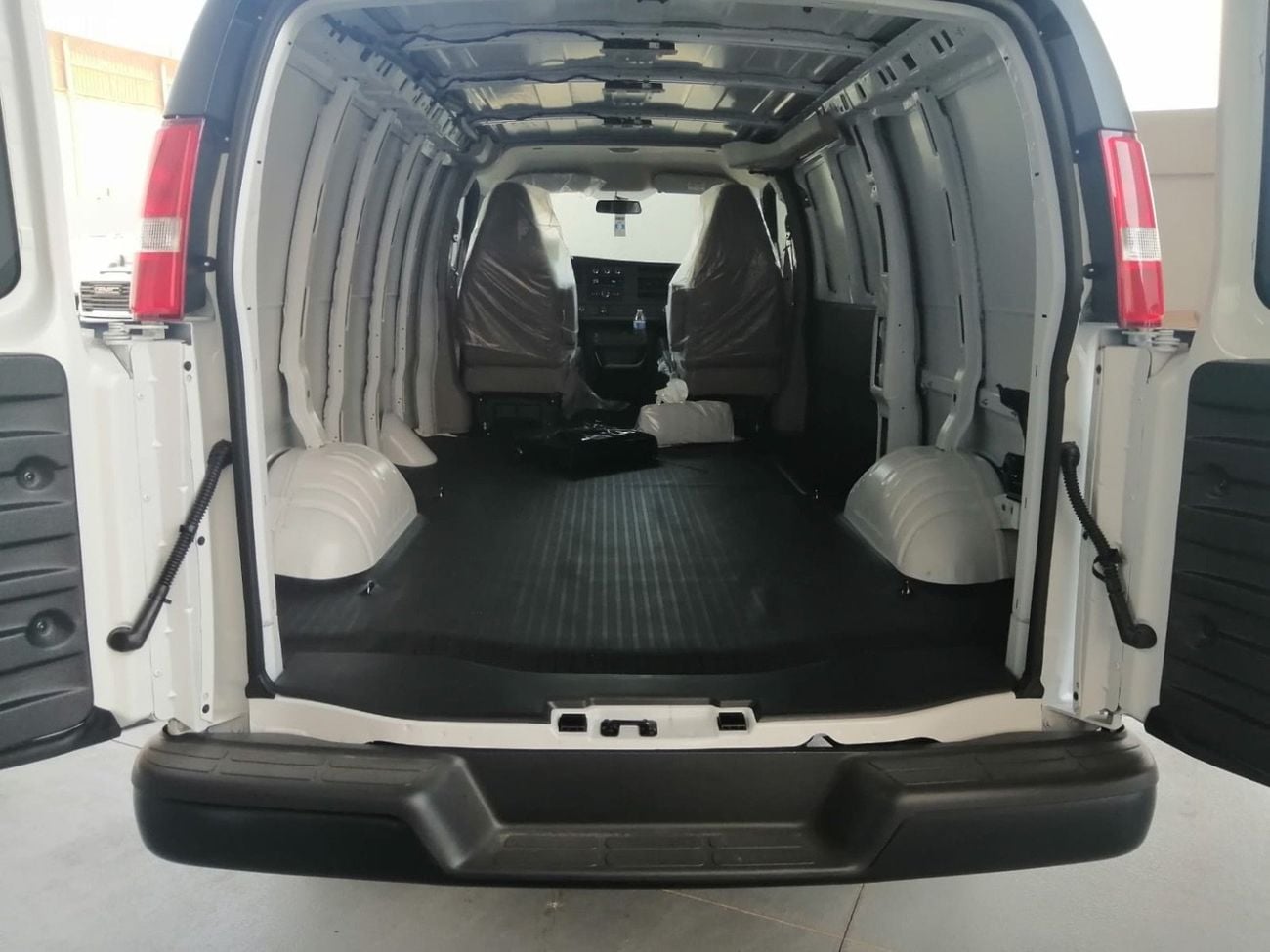 GMC Savana GMC savana VAN GCC