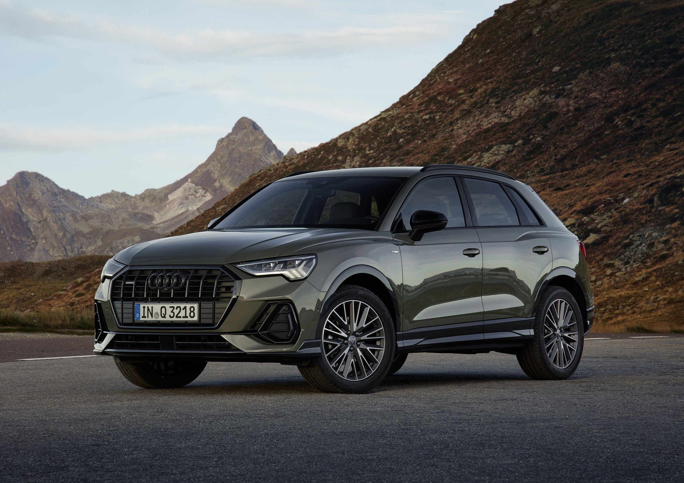 Audi Q3 exterior - Front Left Angled