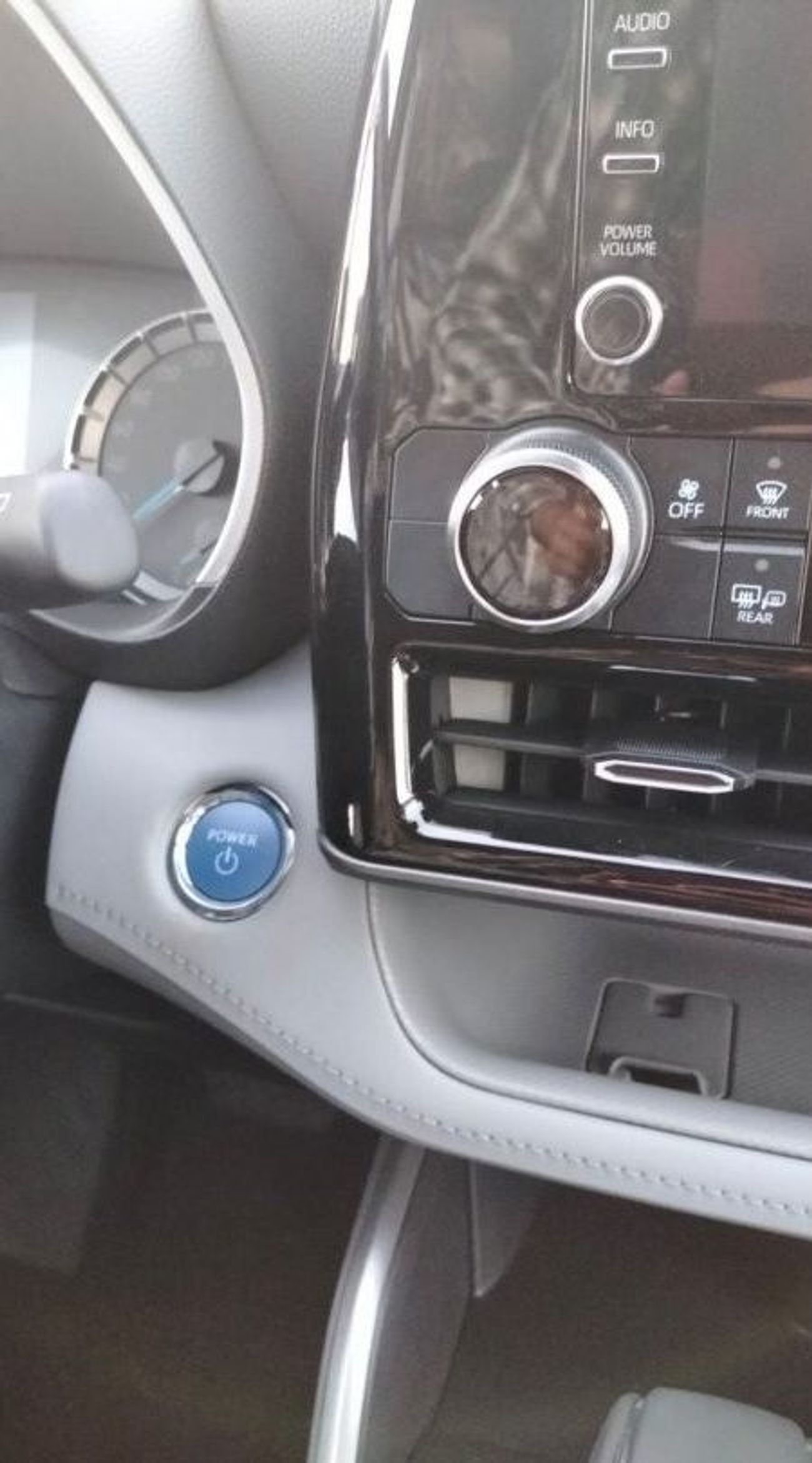 تويوتا هايلاندر Toyota Highlander 2.5 Hybrid GLE