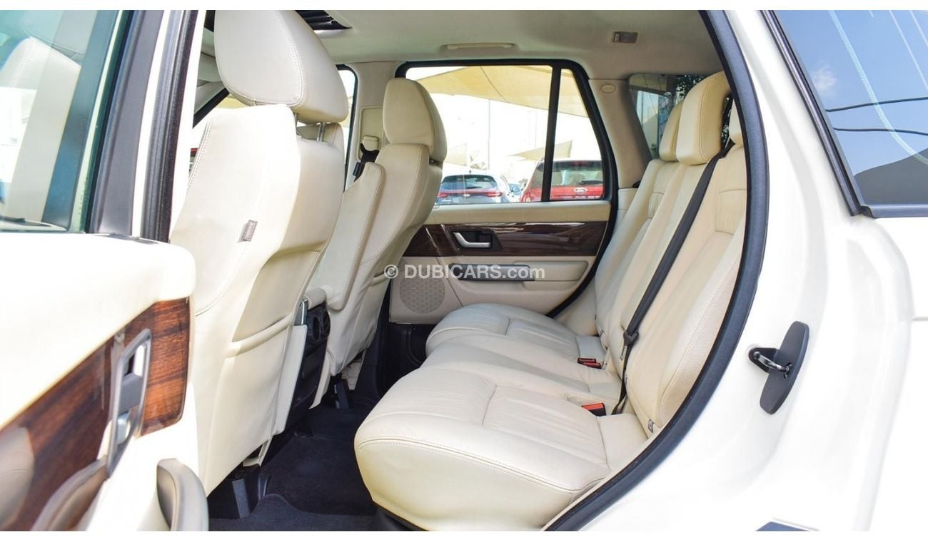 Land Rover Range Rover Sport 2009 Gulf model, white color, beige interior, one number, leather hatch, fixed control wheels, rear