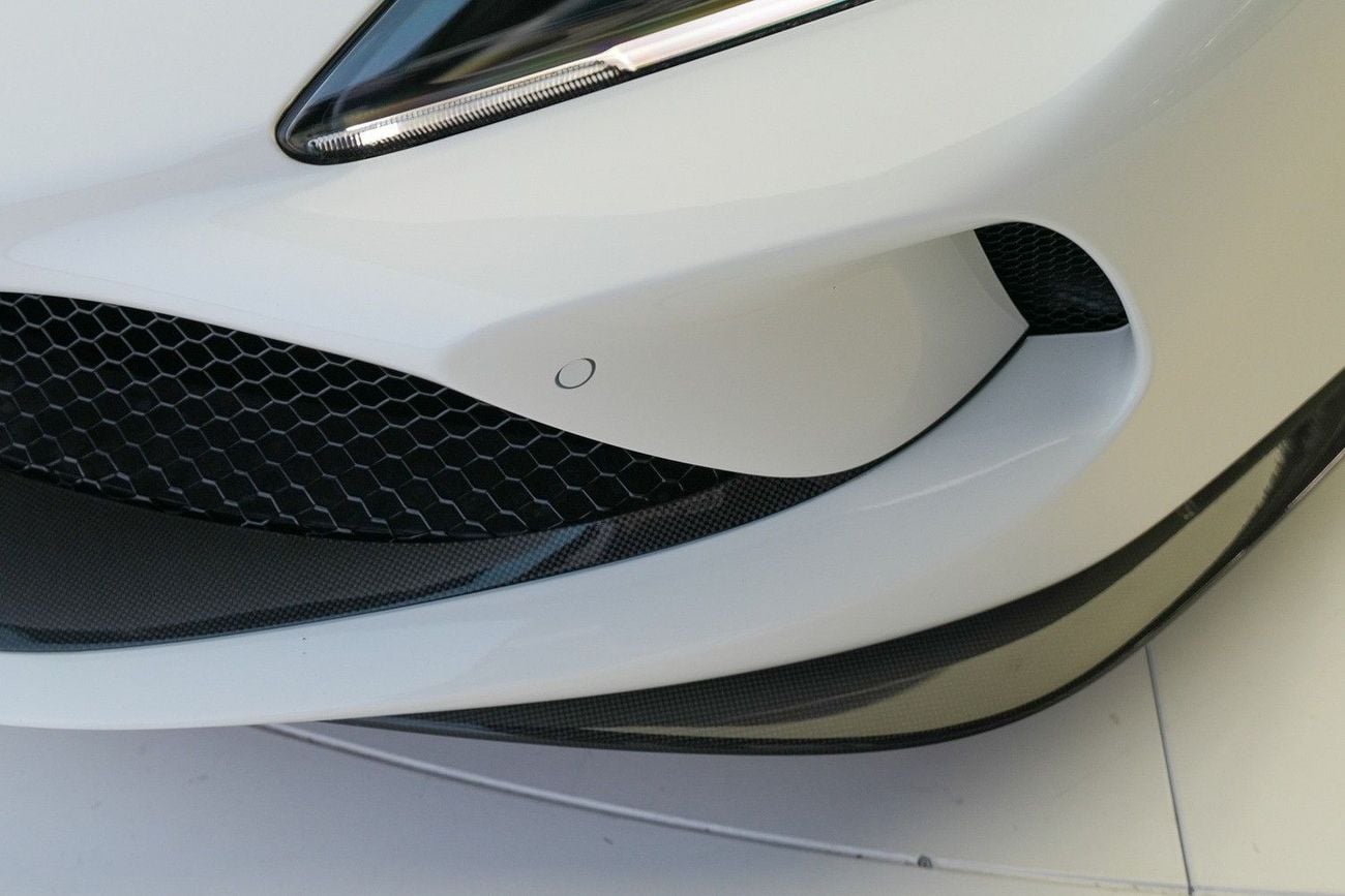 فيراري ف ٨ سبيدر STD (3.9L · 8 Cyl · Automatic · Petrol · Convertible · Rear Wheel Drive · 2 Seats · 2 Door)