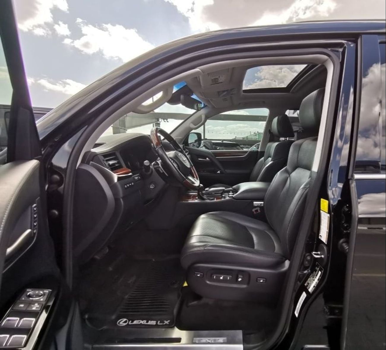 لكزس LX 570 Platinum 5.7L Lexus LX570 - 2020 - Black